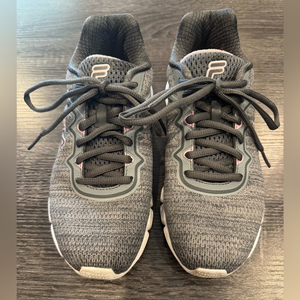 Fila Gray Pink women’s Athletic Shoes size 7